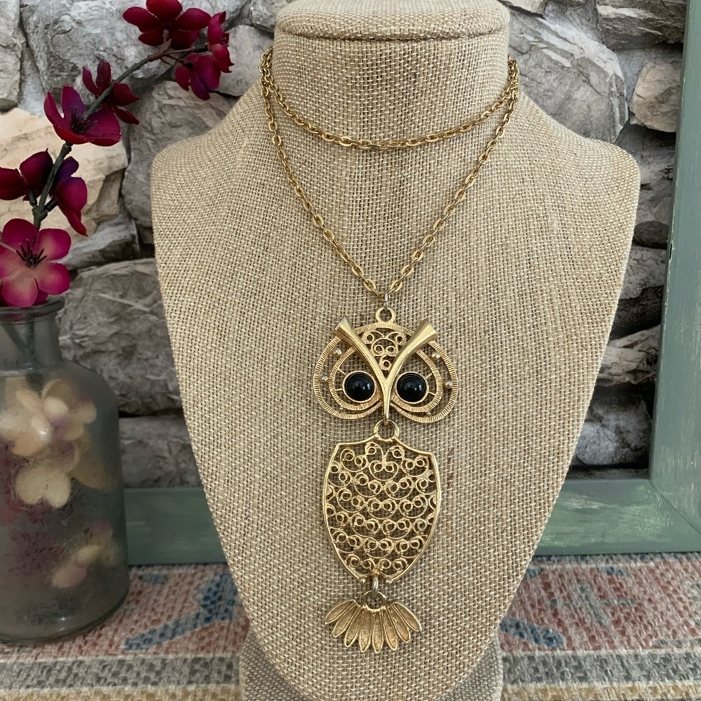 Vintage Signed Sarah Coventry Figural Owl Black Cabochon Eyes Gold Necklace